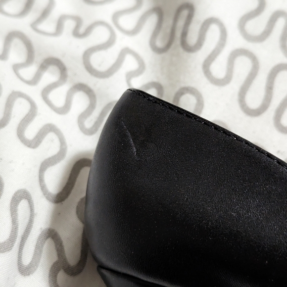 Black Pumps - Picture 8 of 9